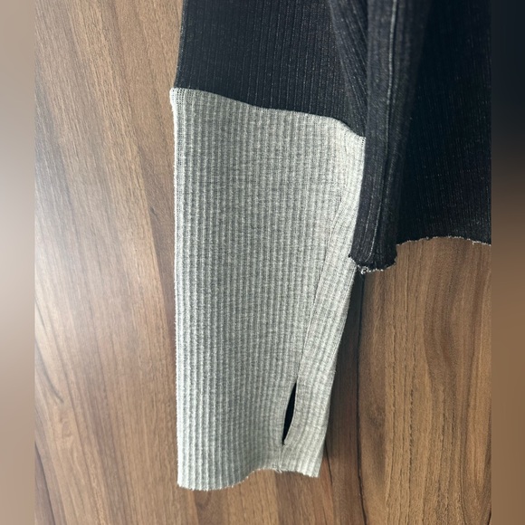 Two-tone Sweater | Turtleneck - Picture 2 of 6
